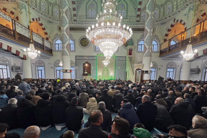 Vali Akmeşe Bayram Namazını Vatandaşlarla Birlikte Kıldı