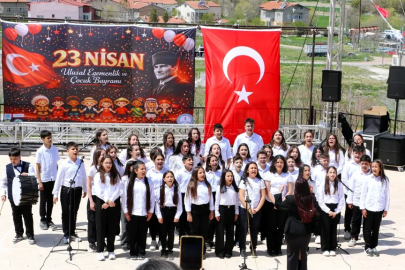 Bor’da 23 Nisan Coşkusu Meydanlardan Amfi Tiyatroya Taştı