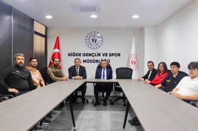 BİLARDO VE OKÇULUKTA BAŞARILI SPORCULARA İL MÜDÜRÜ DORUL’DAN TEBRİK