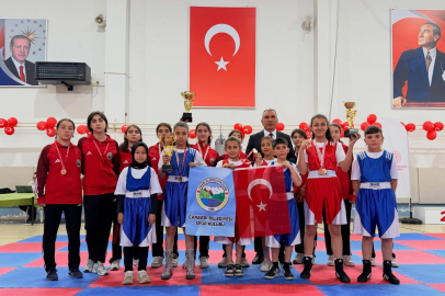  Niğde Çamardı’da 19 Mayıs Coşkusu Kapalı Spor Salonu’nda Kutlandı