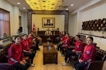 Çamardı Mehmet Akif Ersoy YBO Güreş Takımından Kaymakam Bektaş’a Ziyaret