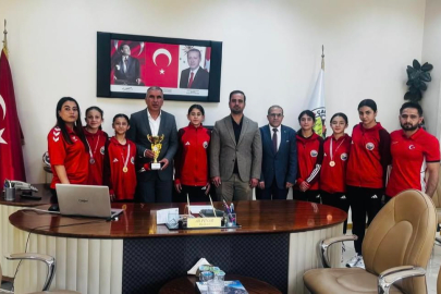 Çamardı Belediyesi Sporcuları Yıldız Kızlar Güreş Türkiye Şampiyonu Oldu